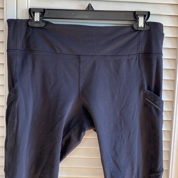 Lululemon Black Capri Leggings with pockets size 10? - Picture 2 of 8